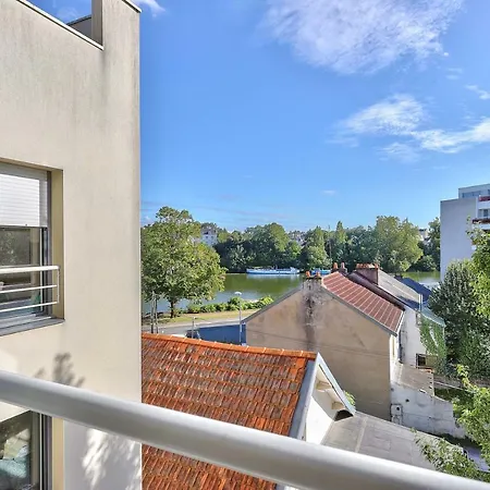 Functional And Charming Studio With A Nice View Of The Erdre! דירה