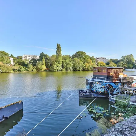 Functional And Charming Studio With A Nice View Of The Erdre! דירה נאנט